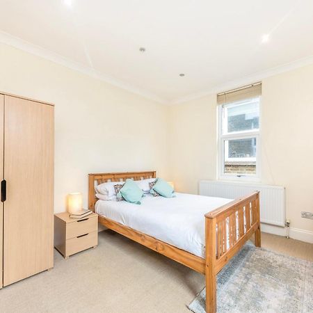 Stylish & Spacious 3 Bed Victorian House Sleeps Up To 7 - Near O2, Museums, Excel, Mazehill Station 12 Mins Direct Into London Bridge Exterior photo